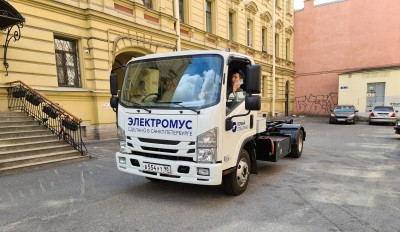 Первый российский электромусоровоз появился на центральных улицах Санкт-Петербурга